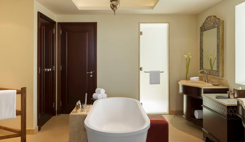 Al Dana Suite Bathroom_9142